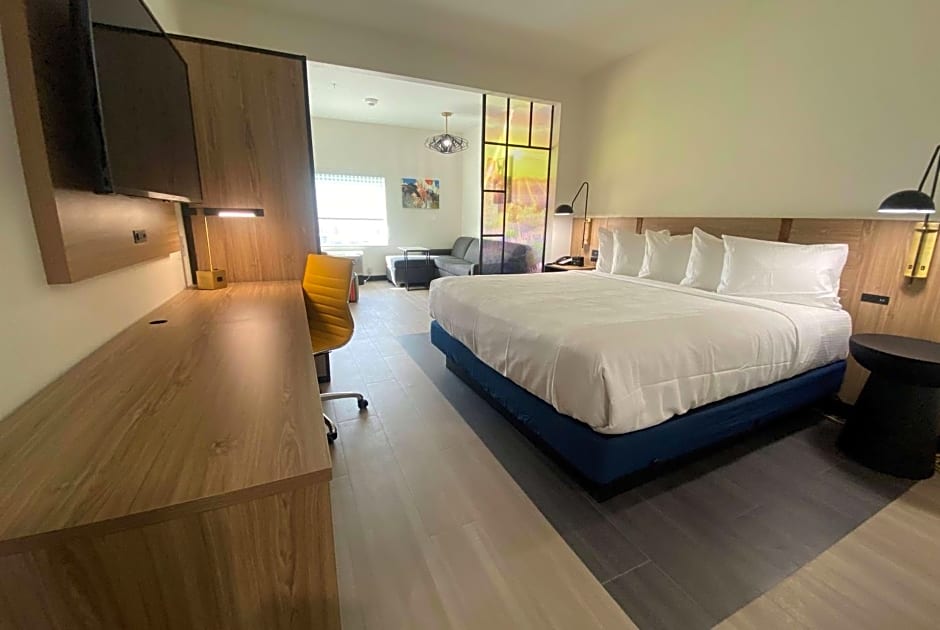La Quinta Inn & Suites by Wyndham El Paso East Loop-375