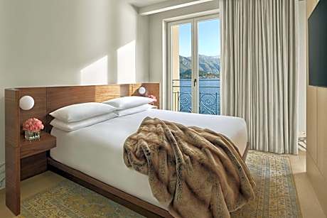 Loft Suite, Lake View, Suite, 1 King, Lake View, Balcony