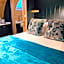 Thistle Pod Farm Stay with Hottub Sleeps 2