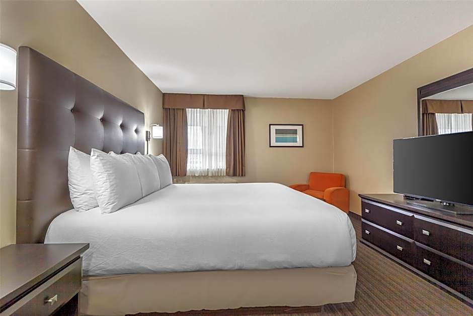 Photo 1 of 5 of 1 Queen Bed