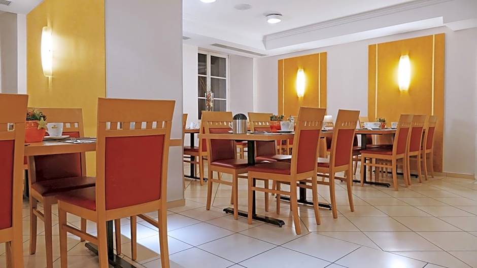 Central Hotel Lowen