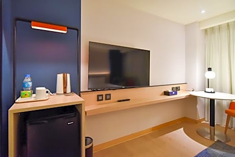 Standard Twin Room with City View