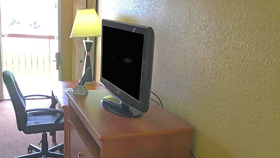 Xecutive Inn and Suites