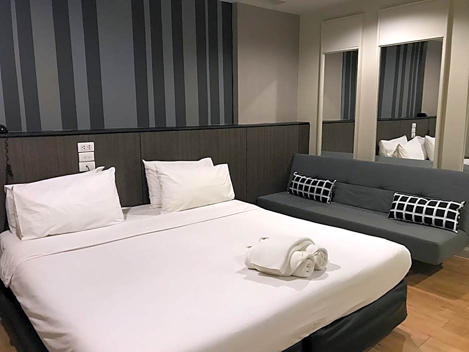 Photo 1 of 2 of Standard 1 King Bed