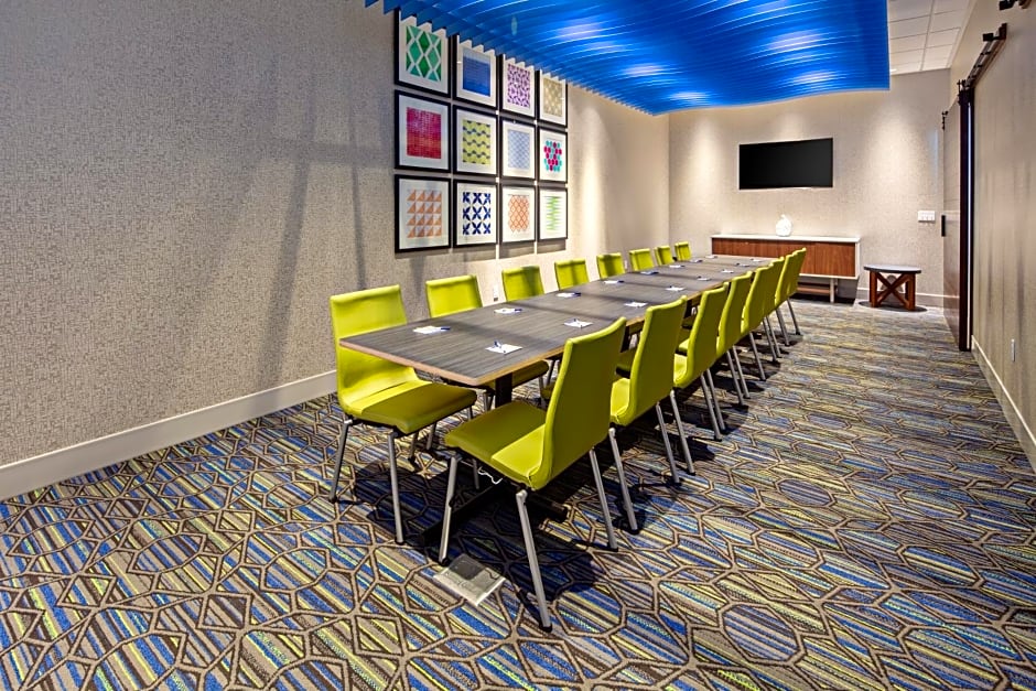 Holiday Inn Express Hotel & Suites Ventura Harbor, an IHG Hotel