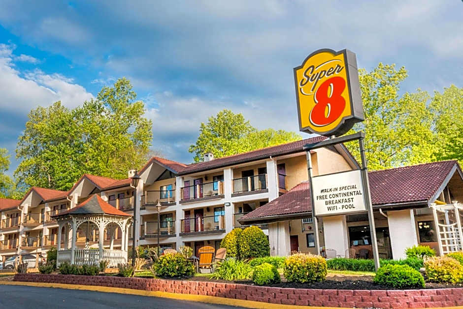Super 8 by Wyndham Downtown Gatlinburg at Convention Center