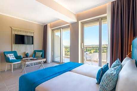 Junior Suite Inland View