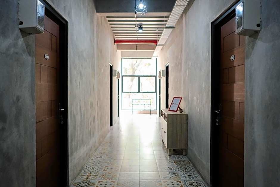 RedDoorz near Trans Studio Mall Cibubur 3