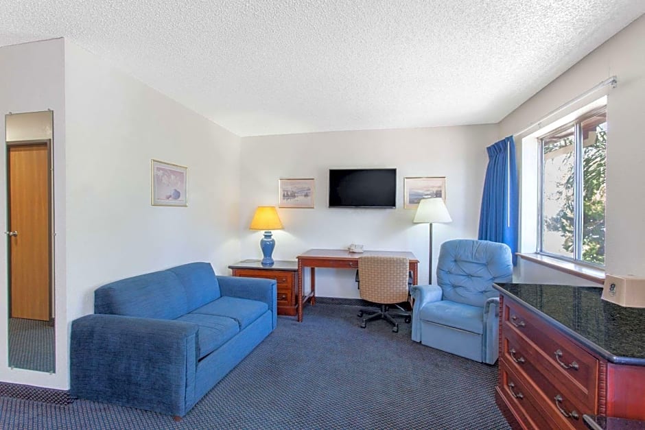 Super 8 by Wyndham Selma/Fresno Area