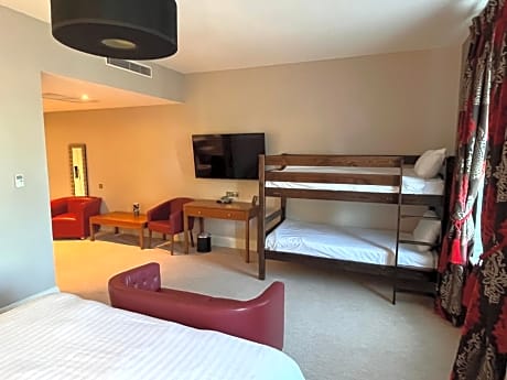Deluxe Family Room