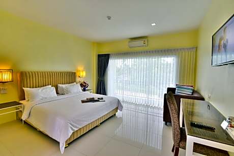 Deluxe Double or Twin Room with Pool View