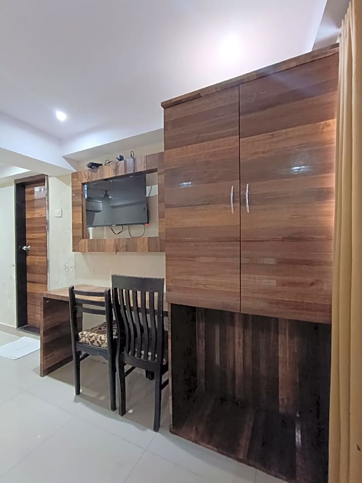 Hotel Rishi International - Grant Road