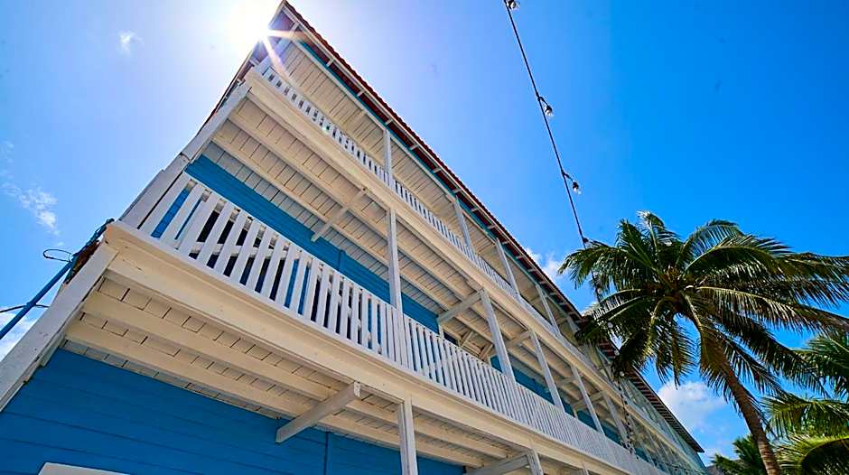 El Faro Beach Front by ÓOL Hotels