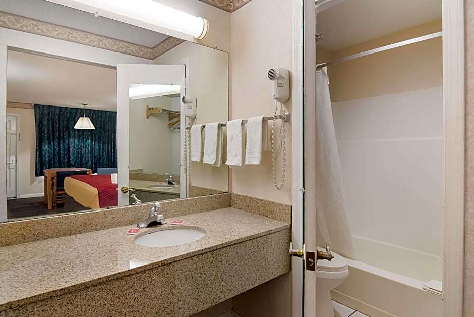 Econo Lodge Calhoun North Damascus