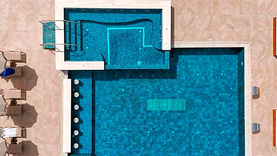 Cavo Maris Beach Hotel