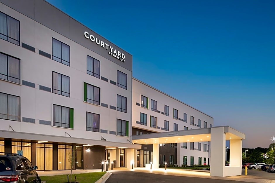 Courtyard by Marriott Memphis East/Galleria