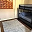 Modern & Cozy 2 bedroom home near downtown Shawnee