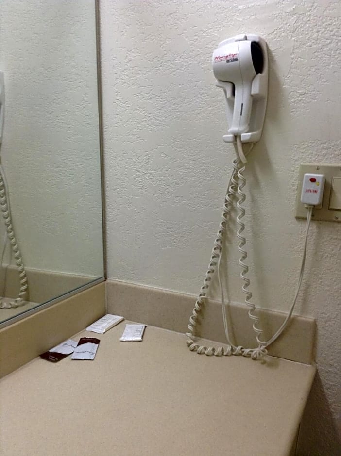 American Inn & Suites