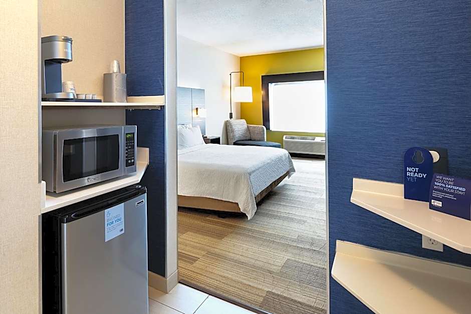 Holiday Inn Express & Suites Chicago West - St Charles By IHG