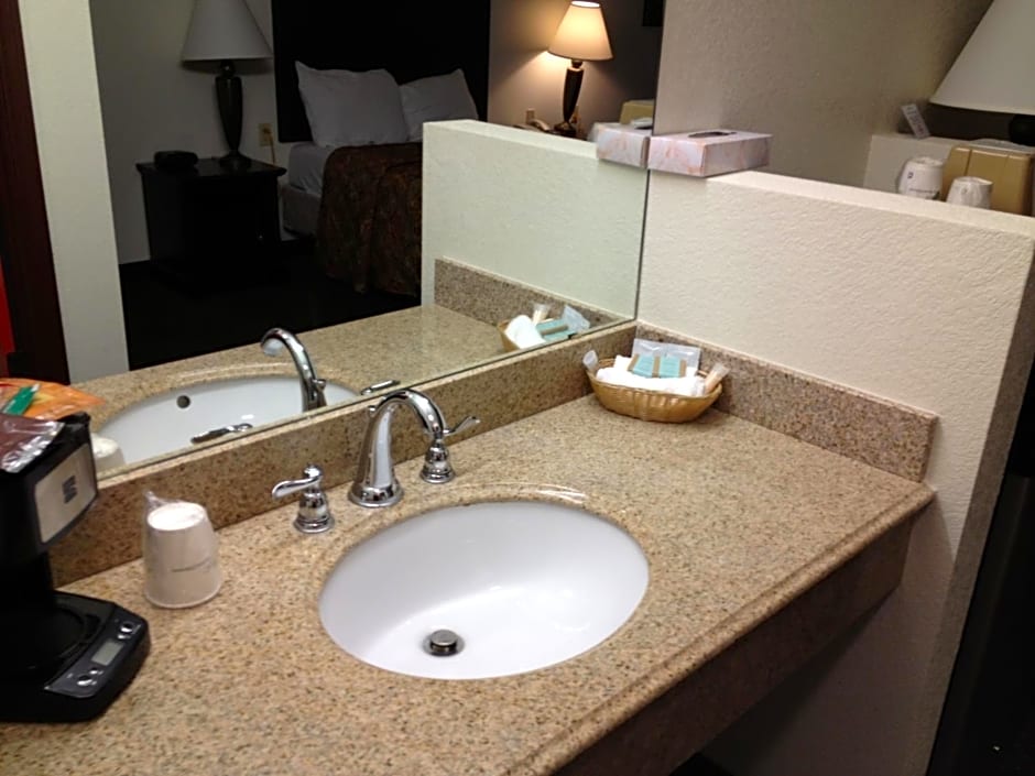 Howard Johnson by Wyndham Lubbock TX