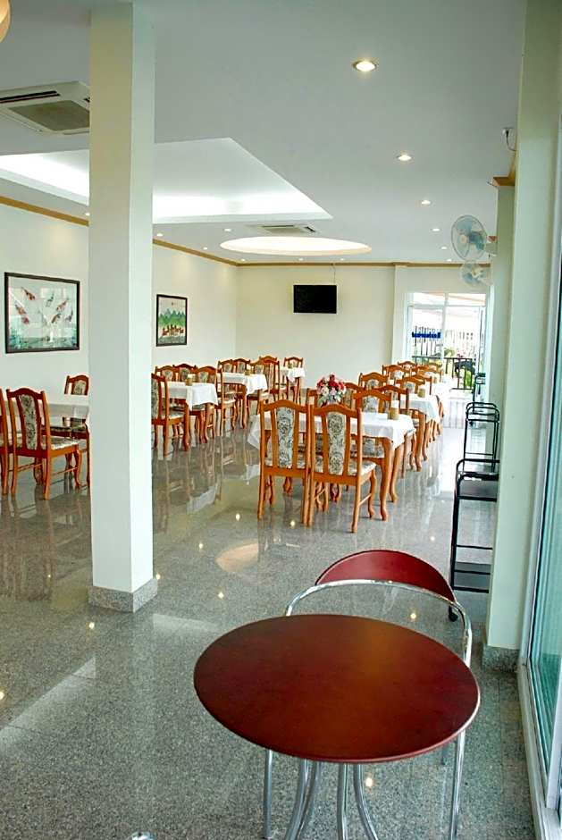 Martina Hotel Surin