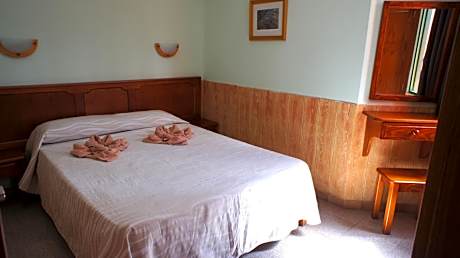 Bungalow with Pool View