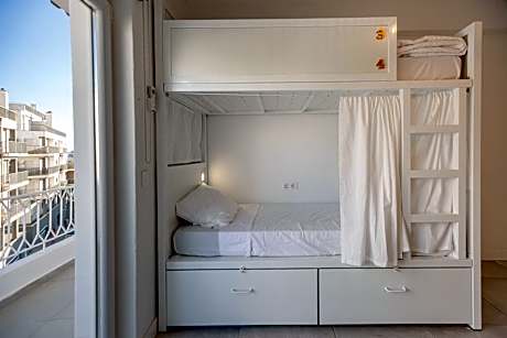 Bed in 4-Bed Mixed Dormitory Room