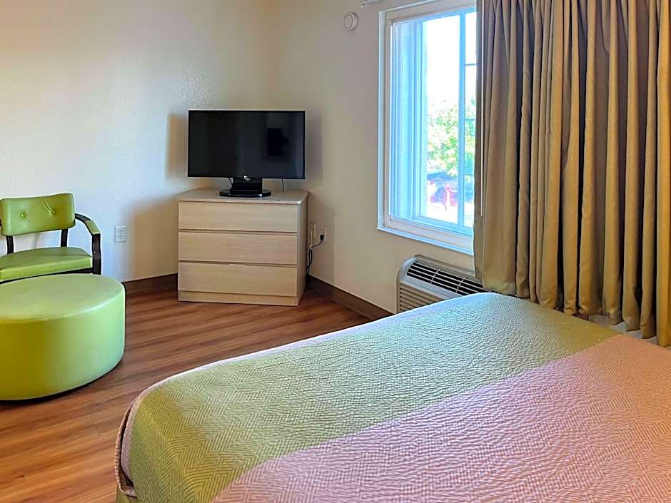 Studio 6 Belmont, CA San Francisco Redwood