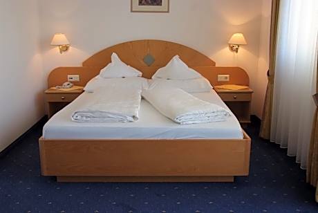 Classic Double Room With Balcony with Partial Lake View