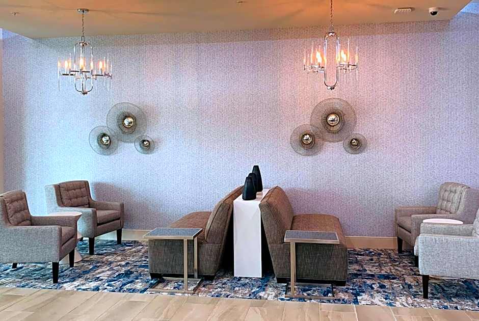 La Quinta Inn & Suites by Wyndham-Red Oak TX IH-35E