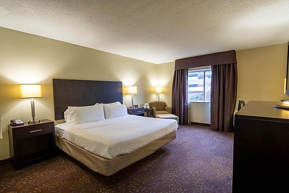 Holiday Inn Express Hotel & Suites Pittsburgh Airport By IHG