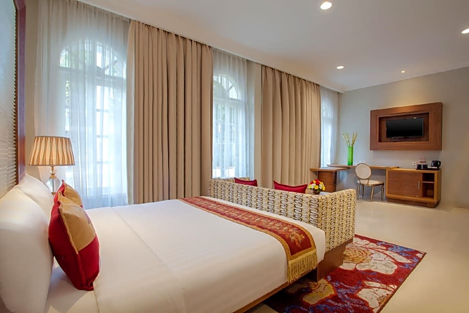 Ramada Suites By Wyndham Solo