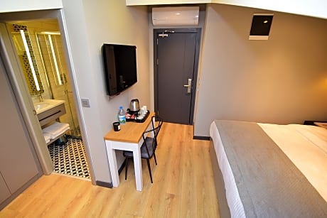 Medium Room with Balcony