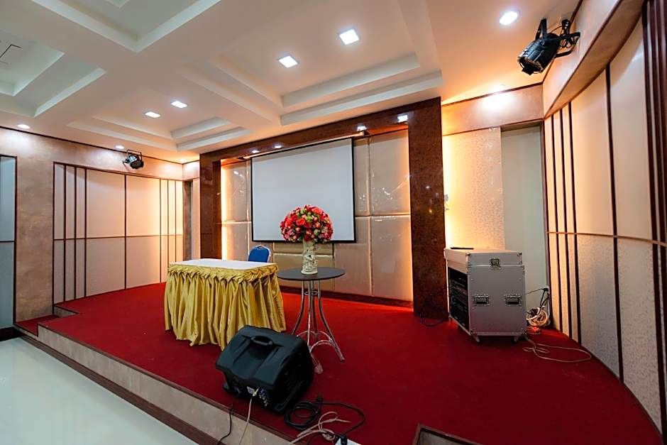 Martina Hotel Surin