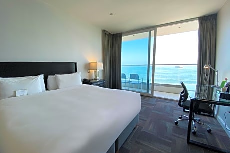 Junior Suite, 1 King Bed, Oceanfront View, Non-Smoking