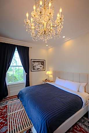 Victorian Inn Falls Suite