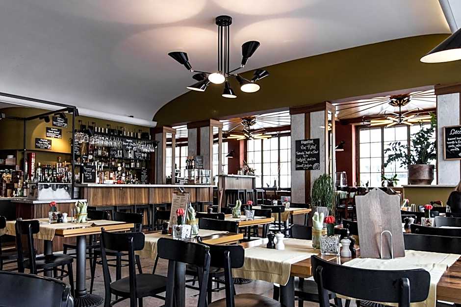 Enjoy 1313AG Hotel Touring