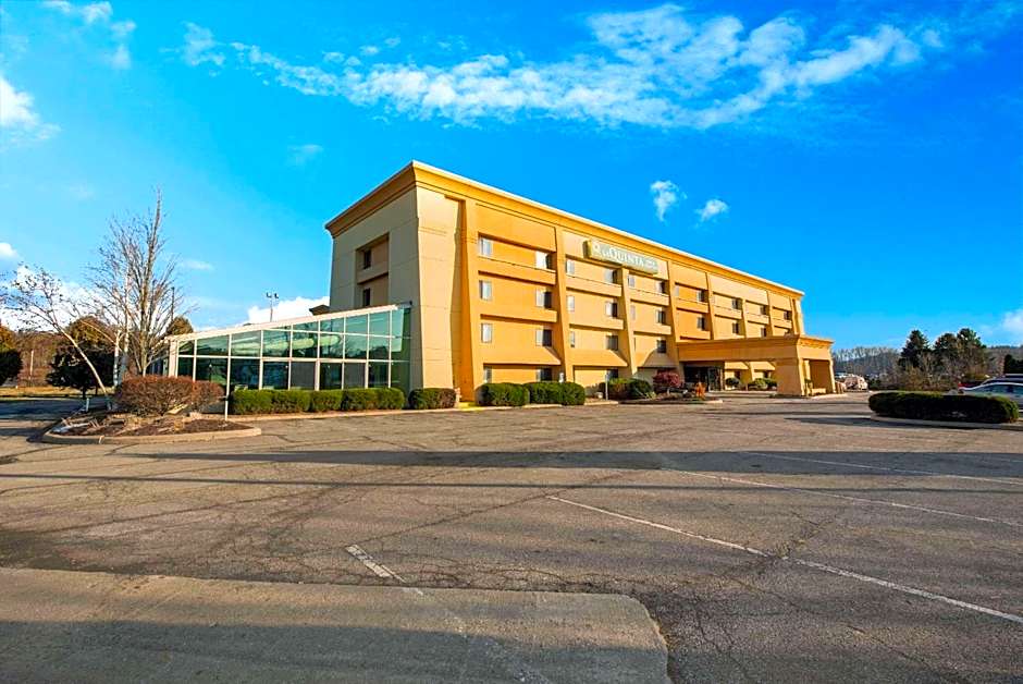 La Quinta Inn & Suites by Wyndham Mansfield, Oh