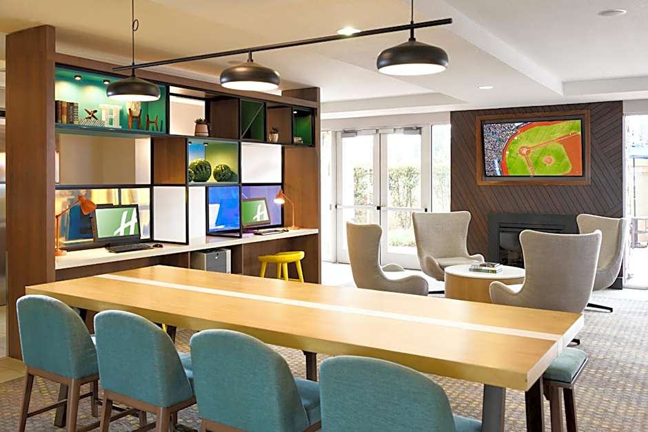 Holiday Inn & Suites Oakland - Airport by IHG