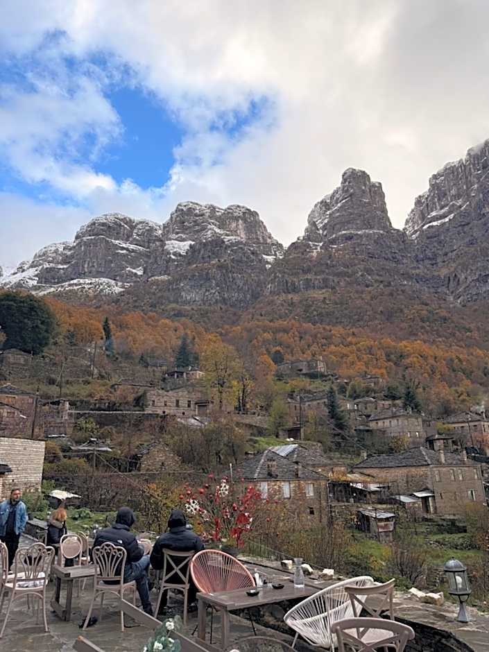 Ikojenia Traditional Lodge