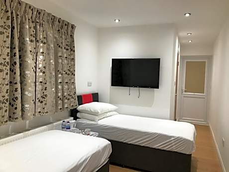 Twin Room with Shower