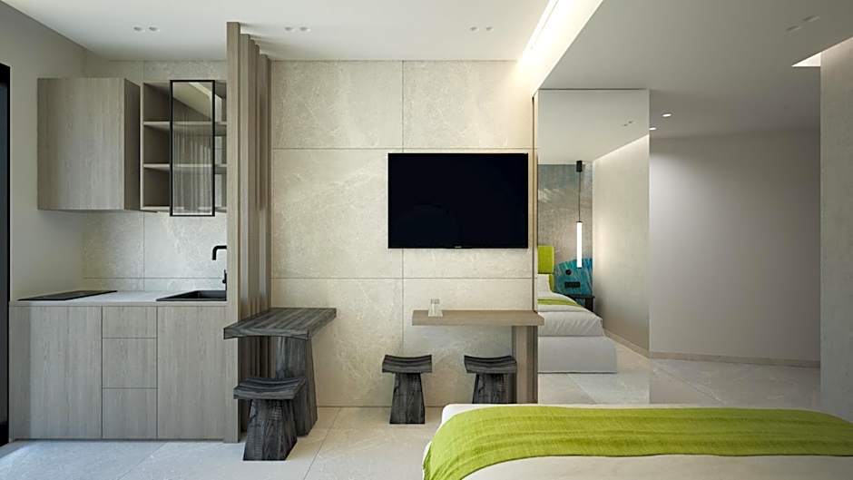 Leonidas Hotel & Apartments