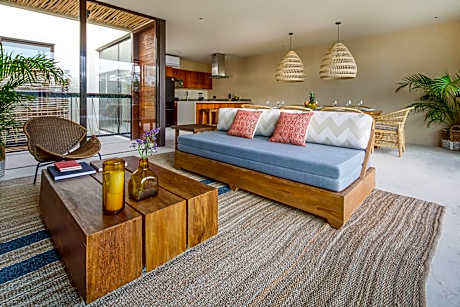 Luxury 2 Bedroom Jungle Apartment Terrace Garden View 1 King, 2 Single Beds & 1 King Sofa Bed