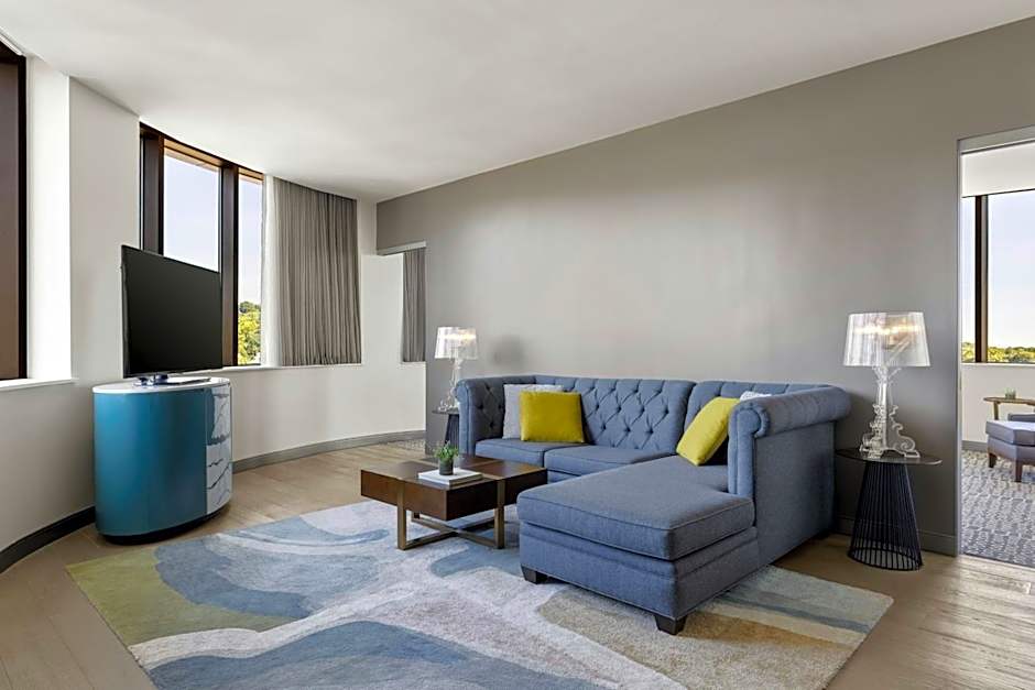 THE MC, AUTOGRAPH COLLECTION