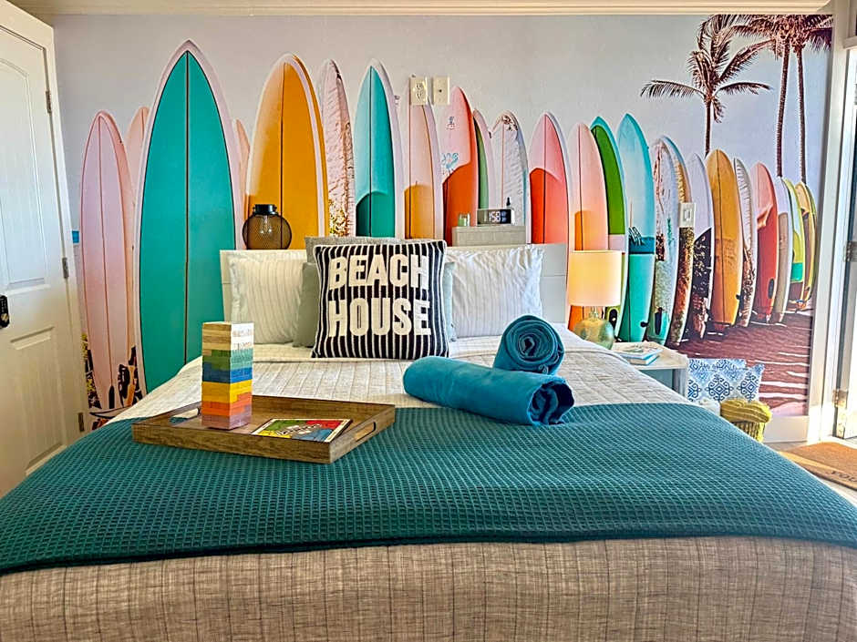 Luxury Beachfront Studio - Private Balcony with Ocean View - Heated Pool - Hot Tub - Tiki Bar - Sauna