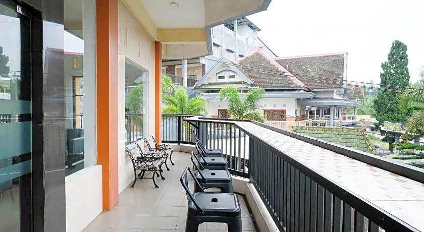 RedDoorz near Taman Rekreasi Selecta