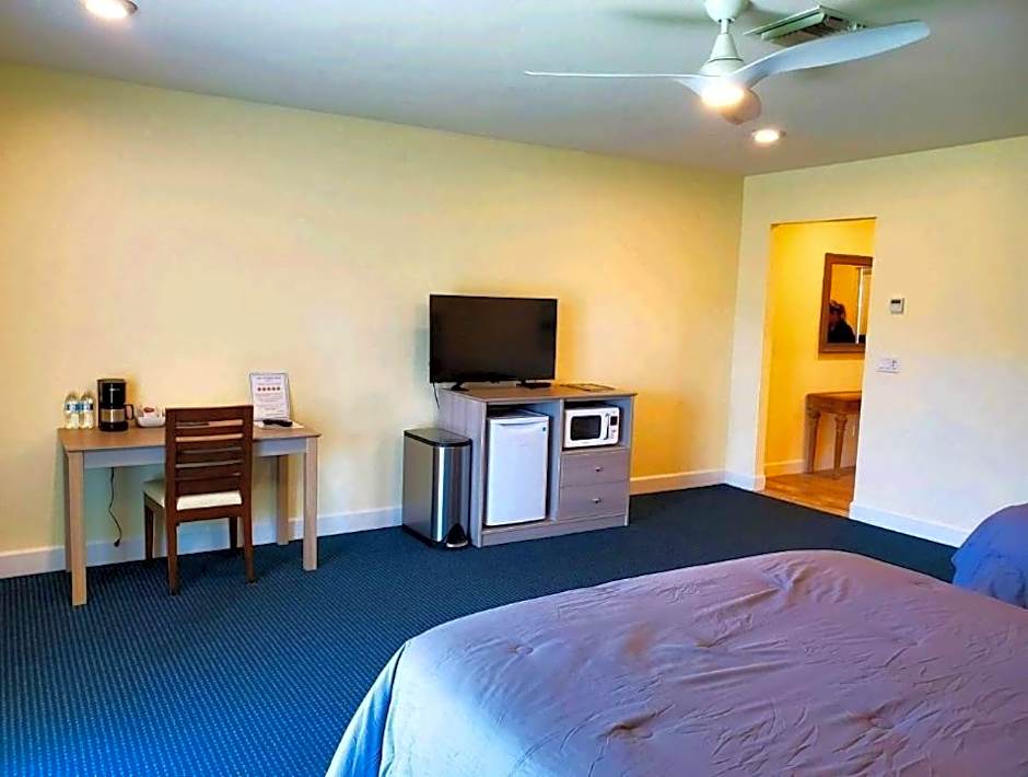 The Rivers Edge Motel