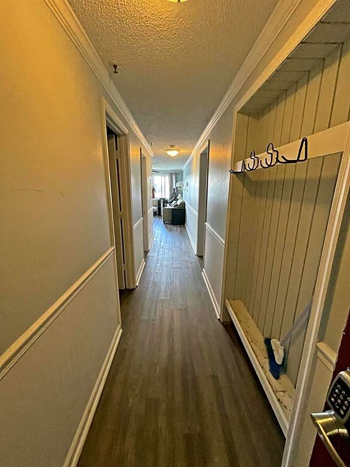 ML 343 Ski-InOut Island Kitchen Steps to Ballhooter Sleeps 6