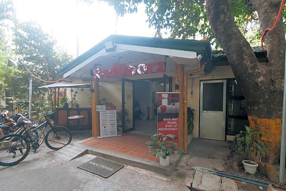 RedDoorz @ The V'Jour Hotel Angeles