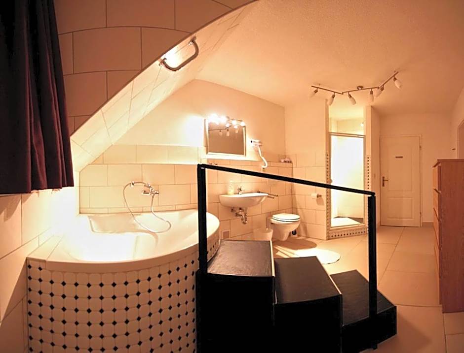 Balthasar Neumann Speiserei & Gästehaus - Zentrum Brühl -E-Ladestation, nähe Phantasialand